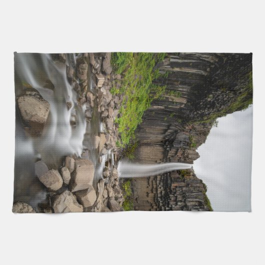 Waterval | Svartifoss Waterfall, IJsland Theedoek (Horizontaal)
