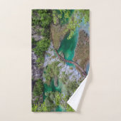 Watervalcascade in het park Plitvice Handdoek (Handdoek)