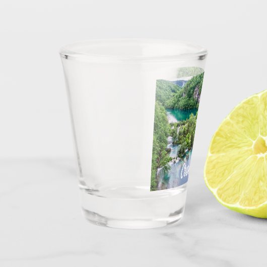 Watervalcascade in Plitvice Lakes Park, Kroatië Shot Glas (Links)