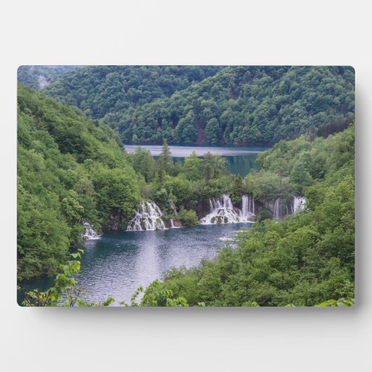 Watervalcascade met groen bos in Kroatië Fotoplaat (voorkant)