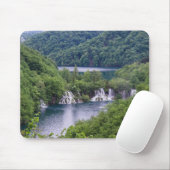 Watervalcascade met groen bos in Kroatië Muismat (Met muis)