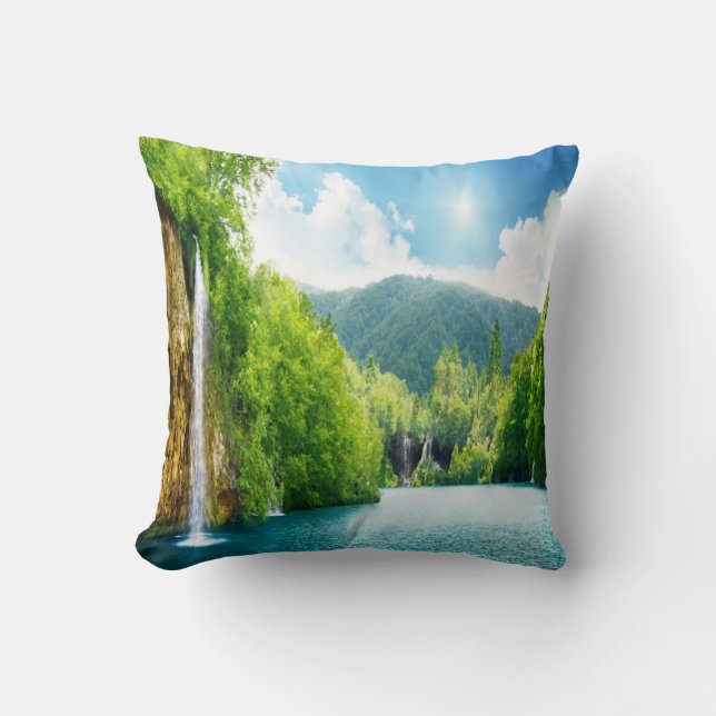 Watervallandschap Throw Cushion Kussen (Voorkant)