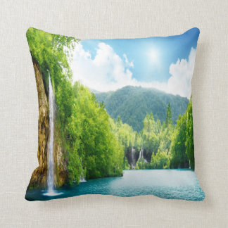 Watervallandschap Throw Cushion Kussen