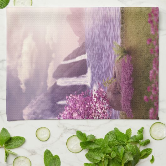 Watervallen en Cherry Trees rond een meer Theedoek (Gevouwen)