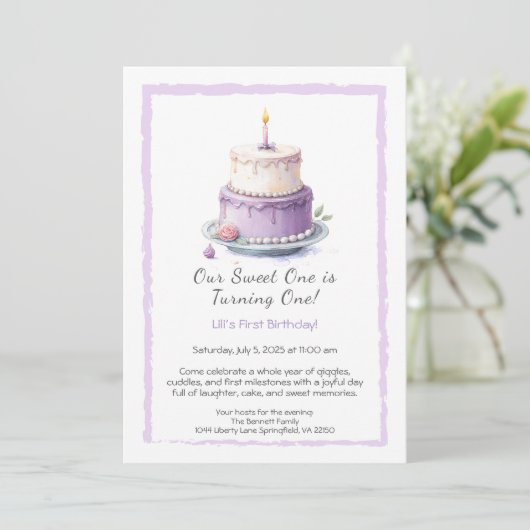 Waterverf 1e verjaardagsuitnodiging met lila taart kaart (Staand voorkant)