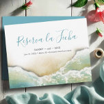 Waterverf aan de kust Bewaar de datum in het Spaan Save The Date<br><div class="desc">Kondig uw verloving aan met deze prachtige Save the Date-kaart in het Spaans, ideaal voor een bruiloft aan zee! Met "Reserva la Fecha" in stijlvolle scripttypografie, legt deze kaart de essentie van een tropische zomer vast met een replica van mijn oorspronkelijke waterverf oceaangolven in serene tinten blauw en turquoise. Het...</div>