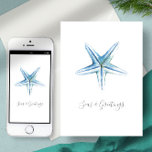 Waterverf Beach Starfish Custom Christmas Kaart<br><div class="desc">Deze strand thema kerstkaart is voorzien van mijn originele hand geschilderde waterverf zeester in tinten blauw op een knapperige witte achtergrond. De woorden Zeeen & Groeten zijn ingesteld in een moderne penseelscripttypografie. De binnenkant heeft een effen lichtblauwe kleur met uw aangepaste begroeting in het wit. Pas de woorden aan om...</div>