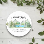 Waterverf Bergwrustic Wedding Ronde Sticker<br><div class="desc">Deze bruine en wazige roze florale mason-jar bruiloft kan gepersonaliseerd worden met je informatie. Het kan verder worden aangepast door de klik te kiezen om de optie aan te passen. U kunt de tekstkleur en stijl, sommige achtergronden veranderen en sommige afbeeldingen schrappen. Zie alsjeblieft mijn collecties voor meer in deze...</div>
