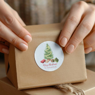 Waterverf besneeuwde kerstboom en cadeaus ronde sticker