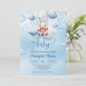 Waterverf blauw baby konijntje op schommel in de l kaart (Staand voorkant)