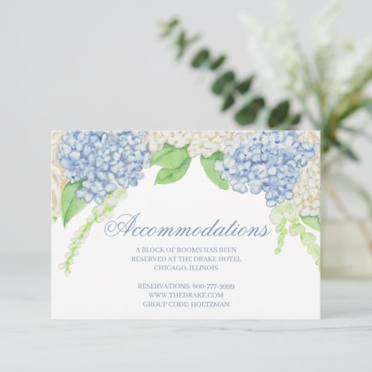 Waterverf Blauw en Wit Hydrangea Crest Bruiloft Informatiekaartje (Staand voorkant)