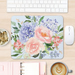 Waterverf Blauw Roze Hydrangea Peony Spring Floral Muismat<br><div class="desc">Transformeer uw werkruimte met onze Monogrammed Waterverf Blue Pink Spring Floral Muismat. Duik in de serene schoonheid van blauwe hortensia, roze pioen en roos, elegant vastgelegd in pasteltinten. Verhoog uw bureauervaring met een vleugje lente en personaliseer het met uw monogram. Een heerlijke mix van natuur en functionaliteit wacht op u!...</div>
