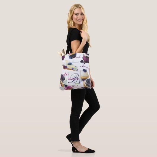 Waterverf Blauwbessen en zoetenmonogram Tote Bag (Op model)