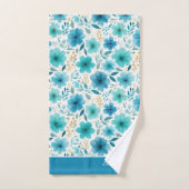 Waterverf Blauwe Bloemen Monogrammed Naam Floral Bad Handdoek (Handdoek)