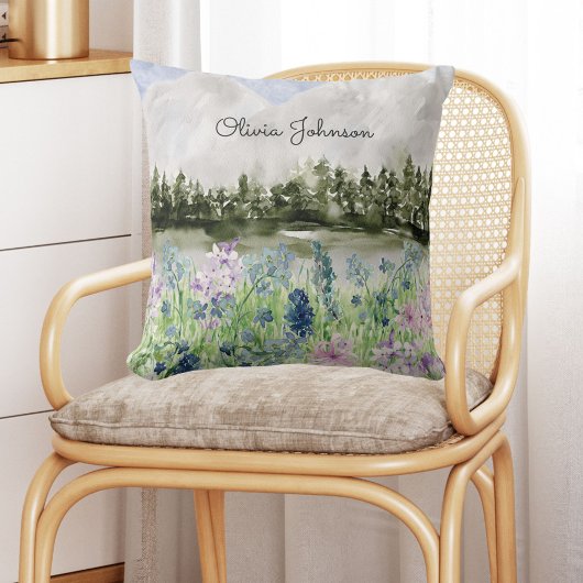 Waterverf Blauwe Paarse Bloem Wei met Monogram Kussen