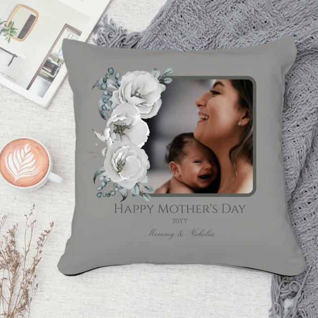Waterverf Bloemen Foto Moederdag | Gray Kussen (Gray Watercolor Floral Photo Mother' s Day Throw Pillow)