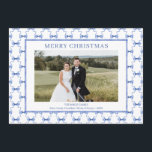 Waterverf Blue Bow Traditional Vintage Kerstmis Feestdagenkaart<br><div class="desc">Waterverf Blue Bow Traditional Vintage Kerstmis Foto Holiday Kaart . Deze prachtige kerstfotokaart is voorzien van waterverf blauwe bogen en blauw lijst voor één foto. Het is perfect als je op zoek bent naar een klassieke,  zuidelijke,  grootmilleniale kerstfotokaart. Bericht me voor om het even welke behoeftenaanpassingen of passende punten:)</div>