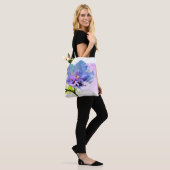 Waterverf Blue Chiffon Roos en Pink Peony Tote Bag (Op model)