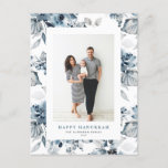 Waterverf Blue Flowers Happy Chanoeka Foto Feestdagenkaart<br><div class="desc">Fijne Chanoeka! Stuur warme vakantiegroeten naar uw familie en vrienden met dit aanpasbare Chanoeka-briefkaart. Het heeft een aquarelpatroon van blauwe bloemen. Personaliseer deze foto Hanukkah briefkaart door uw gegevens toe te voegen. Dit botanische Chanoeka briefkaart is verkrijgbaar in een verscheidenheid aan kaarten.</div>