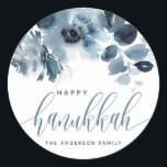 Waterverf Blue Flowers Happy Chanoeka Kalligrafie Ronde Sticker<br><div class="desc">Fijne Chanoeka! Voeg een prachtig bloemaccent toe aan uw geschenken,  kaarten en enveloppen met deze bloemenstickers. Het heeft een aquarelpatroon van blauwe bloemen. De teksten zijn volledig bewerkbaar voor elke gebeurtenis. Overeenkomende objecten zijn beschikbaar.</div>