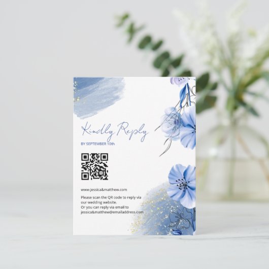 Waterverf Blue Flowers Wedding RSVP Kaartje (Staand voorkant)