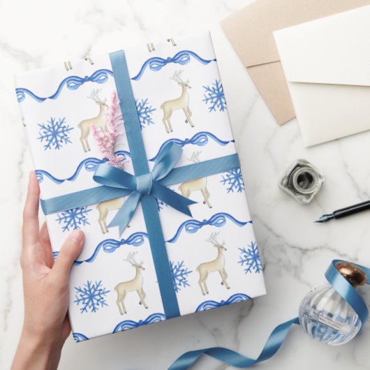 Waterverf Blue Snowflakes met rendieren Cadeaupapier (Geschenken)