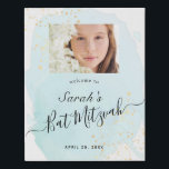 Waterverf Blue x Gold Bat Mitzvah Foto Welkom Imitatie Canvas Print<br><div class="desc">Deze knijpende en elegante vleermuis met mitzvah-welkomstteken/teken in board/canvas biedt een witte achtergrond met turquoise blauwe penseelstreken in waterverf en faux gouden splatters. Pas het aan uw behoeften aan. Je kunt meer overeenkomende producten vinden in mijn winkel.</div>