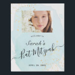 Waterverf Blue x Gold Bat Mitzvah Foto Welkom Imitatie Canvas Print<br><div class="desc">Deze knijpende en elegante vleermuis met mitzvah-welkomstteken/teken in board/canvas biedt een witte achtergrond met turquoise blauwe penseelstreken in waterverf en faux gouden splatters. Pas het aan uw behoeften aan. Je kunt meer overeenkomende producten vinden in mijn winkel.</div>