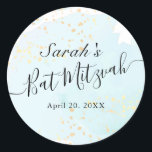 Waterverf Blue x Gold Bat Mitzvah Ronde Sticker<br><div class="desc">Deze knuppel en elegante vleermuis met mitzvah is voorzien van een witte achtergrond met turkooisblauwe penseelstreken in waterverf en smeltkroes met gouden splatters. Pas het aan uw behoeften aan. Je kunt meer overeenkomende producten vinden in mijn winkel.</div>