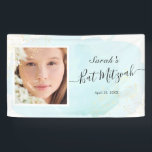 Waterverf Blue x Gold Photo Bat Mitzvah Banner<br><div class="desc">Deze kleine en elegante fotobanner kenmerkt een witte achtergrond met turquoise blauwe borstelslagen in waterverf en faux gouden splatters. Pas het aan uw behoeften aan. Je kunt meer overeenkomende producten vinden in mijn winkel.</div>