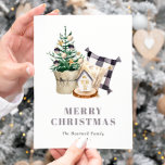 Waterverf boerderij rustieke kerst feestdagenkaart<br><div class="desc">Dit luie, rustige briefkaart voor feestdagen is voorzien van een waterverf illustratie van kussens van boerderijstijl, een miniatuur kerstboom en een klein huis. De woorden "MERRY CHRISTMAS" staan in grijze serif letters die met de kunst coördineren. Voeg de naam van je familie en het jaar toe in de kolengrijze cursief,...</div>