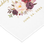 Waterverf Burgundy Floral Gold Wedding Medium Tafelloper (Hoek)