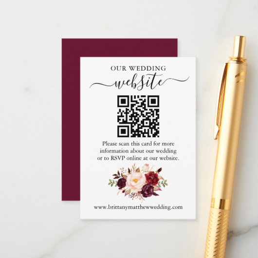 Waterverf Burgundy Floral QR Wedding Website Informatiekaartje (Voorkant / Achterkant in situ)