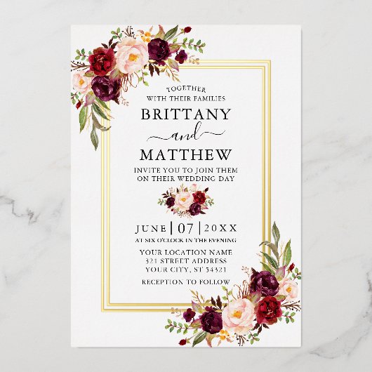 Waterverf Burgundy Floral Wedding 2 Lijst Gold Folie Uitnodiging (Voorkant)