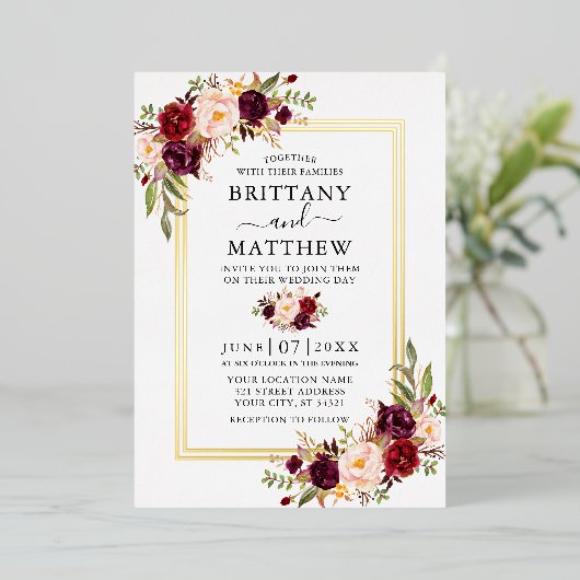 Waterverf Burgundy Floral Wedding 2 Lijst Gold Folie Uitnodiging (Staand Voorkant)