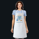 Waterverf Chanoeka Menorah Vakantie Schort<br><div class="desc">Een Chanoeka-scène met een menora,  sufganiyot (donuts),  dreidels en olijftakken wordt weergegeven in een waterverf-effect op dit Chanoeka-schort. Geweldig voor elke nacht van Chanoeka. Verkrijgbaar met bijpassende producten.</div>