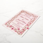 Waterverf Cherry Blossom op een Roos Gold Trellis Folie Uitnodiging (Gedraaid)