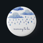 Waterverf Clouds Baby shower Aangepast lid Ronde Button 5,7 Cm<br><div class="desc">Creëer uw eigen Buttonnen van het Lid van de Familie van de Douane van de Klant van de Waterverf van de Douane van het Baby shower gebruikend deze sjablonen door de Grafiek van Cali. Dit schattige ontwerp van het baby shower kenmerkt de wolken en regendruppels van de waterverf en elegante...</div>