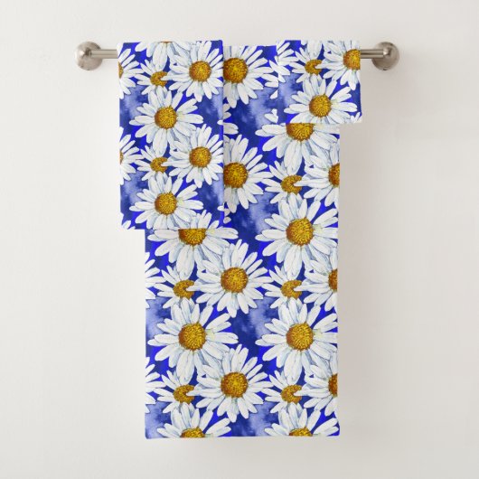 Waterverf Daisies op Denim Blue Bad Handdoek (Insitu)