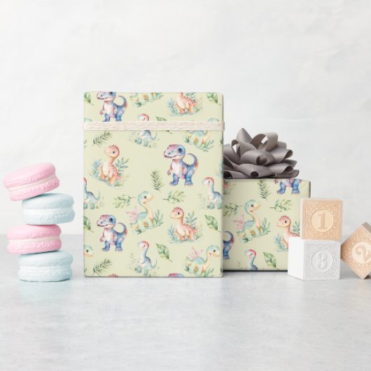 Waterverf dinosaurussen op geel cadeaupapier (Baby Shower)