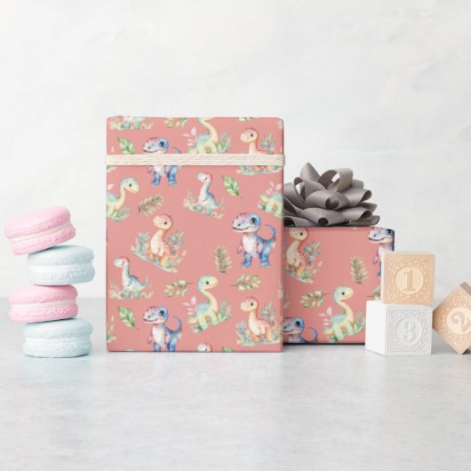 Waterverf dinosaurussen op roze cadeaupapier (Baby Shower)