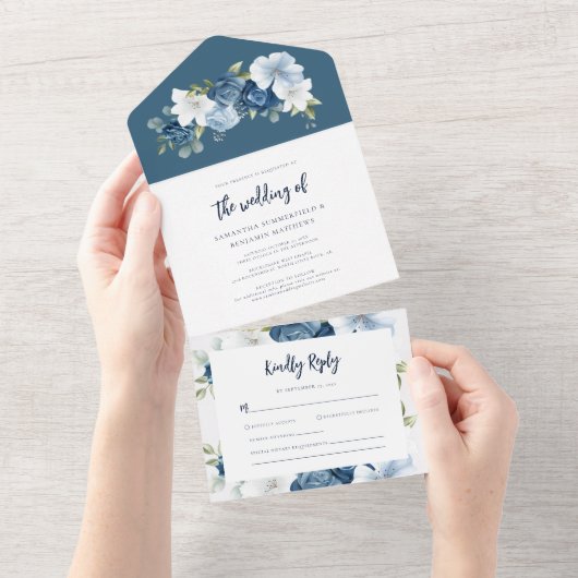 Waterverf Dusty Blue Floral Script bruiloft All In One Uitnodiging (Afscheurbaar)