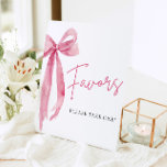 Waterverf Elegant Blush Roze Bow Favors Sign Reclamebord Met Voetstuk<br><div class="desc">De Waterverf Elegant Blush Pink Bow Favors Sign is een sierlijke en verfijnde aanvulling op elke bruiloft of vrijgezellenfeest. Met een delicate waterverf blush roze strik ontwerp, dit teken straalt elegantie en charme uit. Perfect om gasten naar de favoriete tafel of het station te leiden, het voegt een vleugje verfijning...</div>