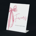 Waterverf Elegant Blush Roze Bow Favors Sign Reclamebord Met Voetstuk<br><div class="desc">De Waterverf Elegant Blush Pink Bow Favors Sign is een sierlijke en verfijnde aanvulling op elke bruiloft of vrijgezellenfeest. Met een delicate waterverf blush roze strik ontwerp, dit teken straalt elegantie en charme uit. Perfect om gasten naar de favoriete tafel of het station te leiden, het voegt een vleugje verfijning...</div>