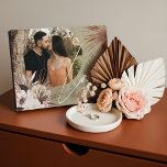 Waterverf Floral Keepslag Arch Foto Love Boho Fotoplaat<br><div class="desc">Een mooie foto-keepjescadeau voor de nieuwsleden. Een prachtig ontworpen moderne bohemische waterverf tropische florale bruiloft foto van onze met de hand getekende boho botanische bloemen en tropische groen. Moderne geometrische vormen in combinatie met een prachtig modern boho kleurenpalet creëer deze elegante, verfijnde trouwfoto-keepslag. De het manuscriptoverspel van de "Liefde", pas...</div>