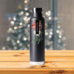 Waterverf Floral Kerstmis Poinsettia Waterfles<br><div class="desc">Persoonlijke naam boven waterverf floral bouquet in rood en wit met poinsettia en rode bessen.</div>
