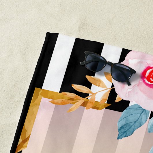 Waterverf Floral Monogram en naam zomerroze Strandlaken (In situ)