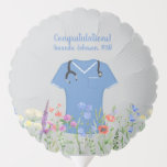 Waterverf Floral Nurse Afstuderen Ballon<br><div class="desc">Voorkant: Eenvoudig schattig blauw scrubs ornament voor afstuderen of nieuwe banen. Aanpassen met de naam en titel van de verpleegkundige.</div>