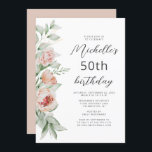 Waterverf Floral Peach Blush 50th Birthday Kaart<br><div class="desc">Op de linkerrand van deze uitnodiging van het verjaardagsfeest staat een waterverf bloemkool van perziken, bloemen en groen. De aanpasbare tekst combineert manuscript en sans serif doopvonten in steenkoolgrijs op een witte achtergrond. De achterkant kenmerkt een coördinerende stevige kleur. U kunt de tekst voor om het even welk verjaardagsjaar uitgeven....</div>