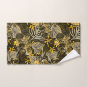 Waterverf floreel geel-bruin patroon. bad handdoek (Handdoek)